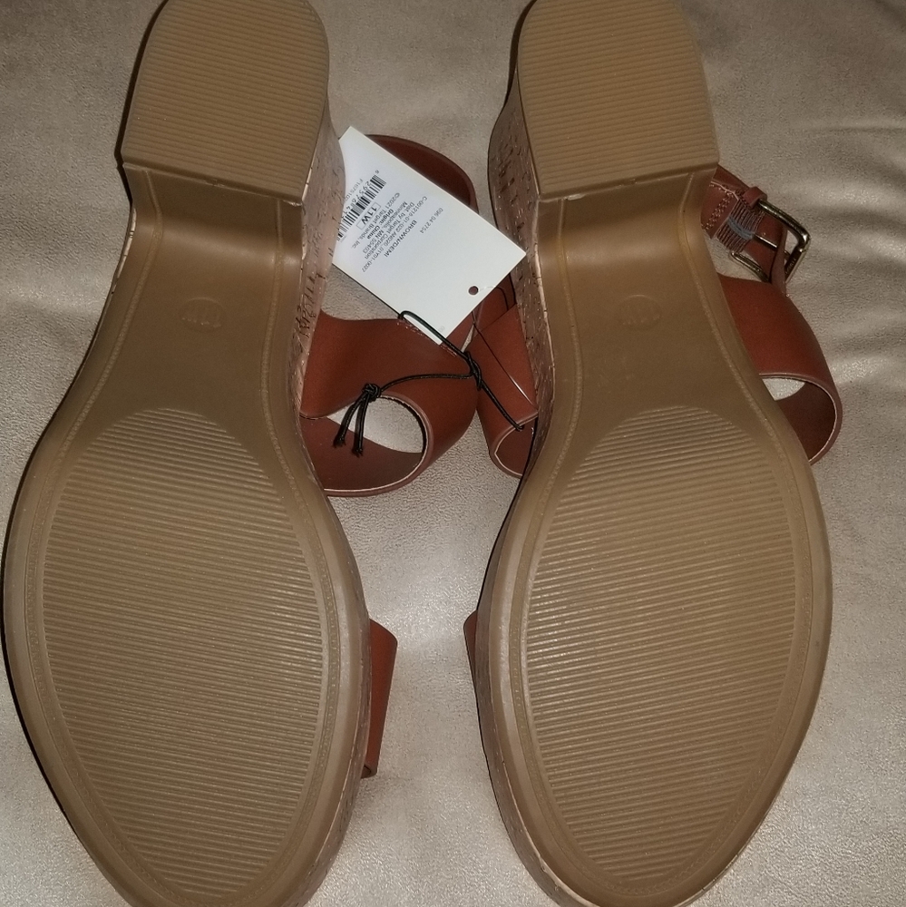 NWT Cork and Vegan Leather Heeled Sandals - Picture 5 of 8